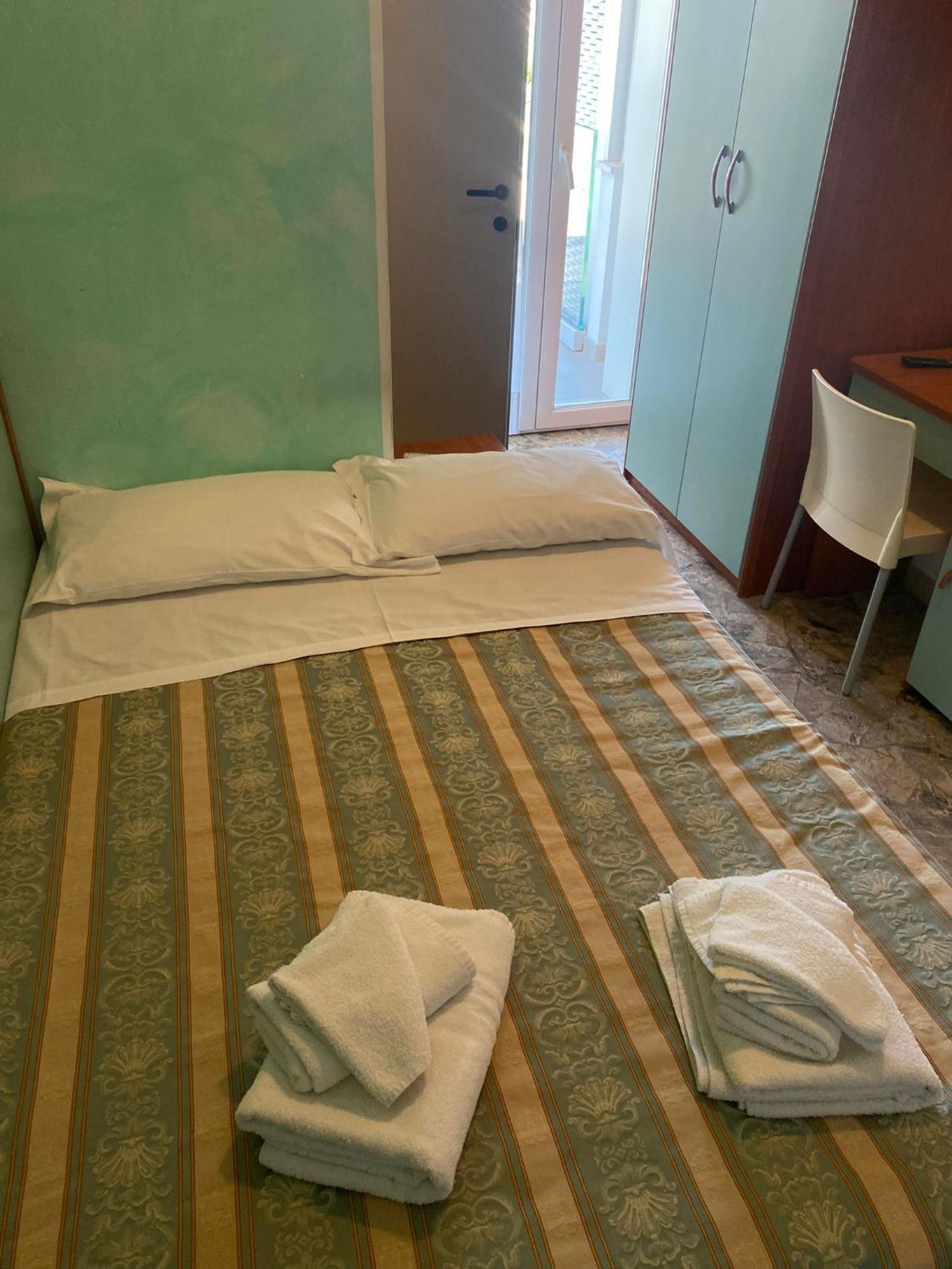 Hotel Vernel Rimini Exterior photo