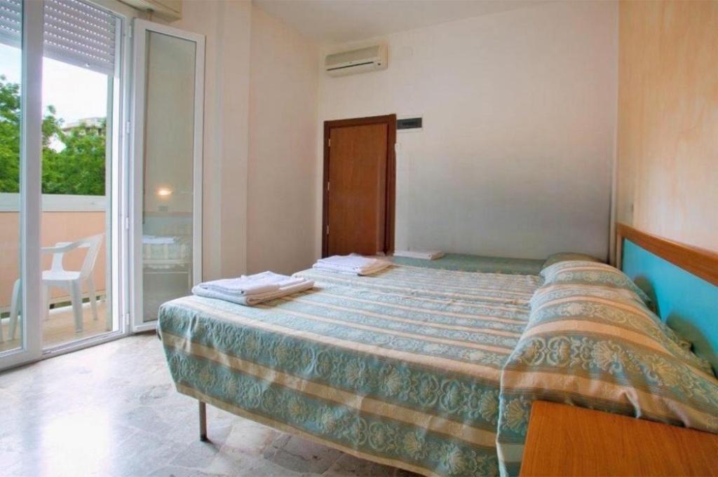 Hotel Vernel Rimini Exterior photo