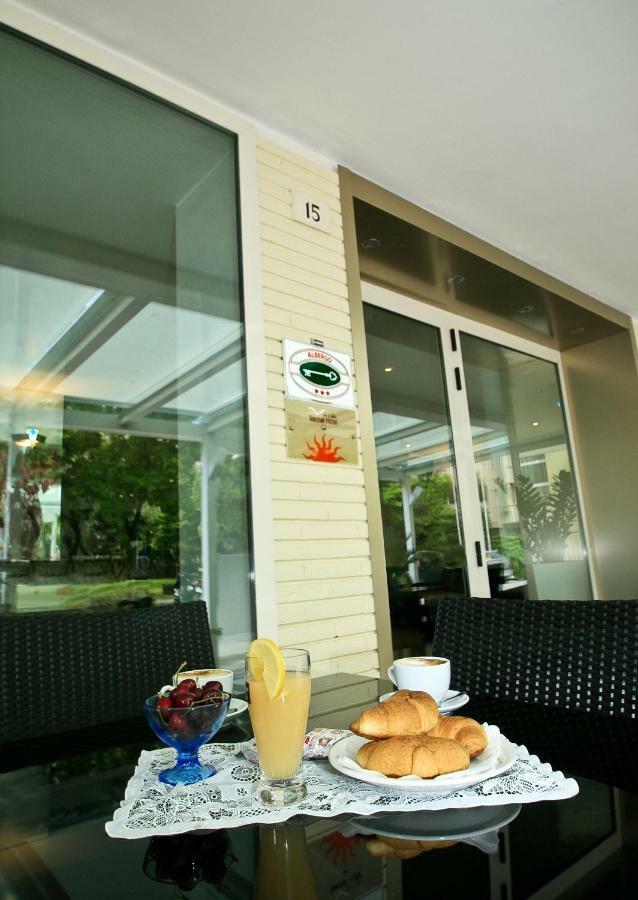 Hotel Vernel Rimini Exterior photo